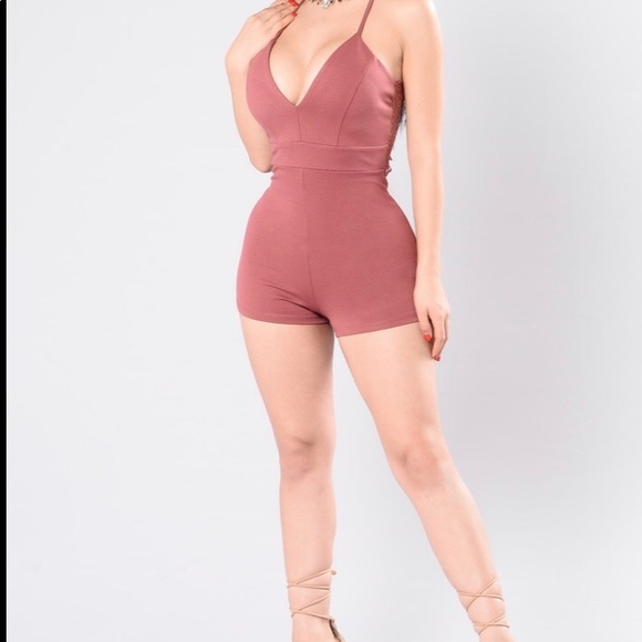 Fashion Nova romper - Picture 2 of 12